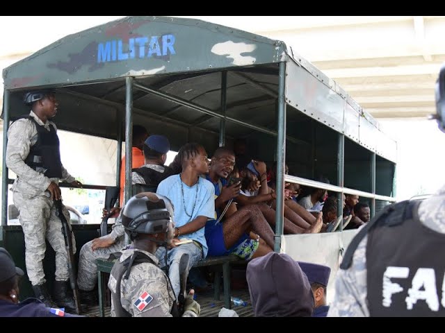 ⁣#ExpresoMatutino / Migración repatria a casi 30,000 haitianos en últimos 17 días