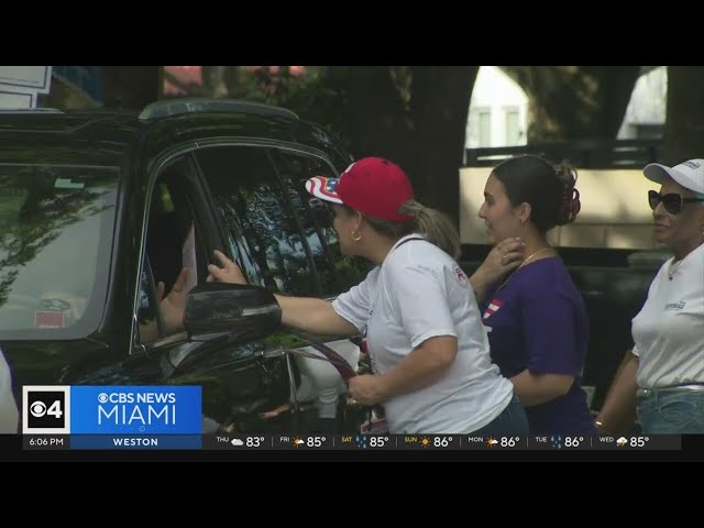 ⁣Campaign staff aggressively attempt to make last-minute pleas to Florida voters at polling sites