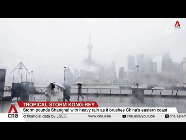 ⁣Tropical Storm Kong-rey pounds Shanghai with heavy rain as it brushes China's eastern coast