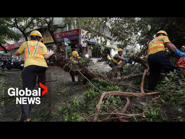 ⁣Typhoon Kong-rey: Tropical storm batters Shanghai after killing 2 in Taiwan