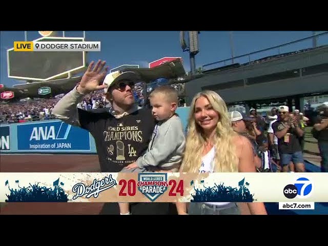 ⁣Dodger Stadium erupts in cheers as Freddie Freeman walks in