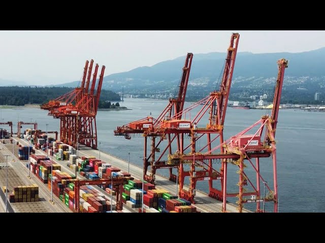 ⁣Billions in trade at stake over possible B.C. port lockout ahead of holiday season