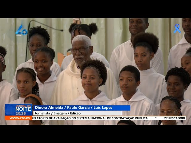 Fiéis católicos celebram  1 de Novembro  em homenagem aos Santos e mártires da religião