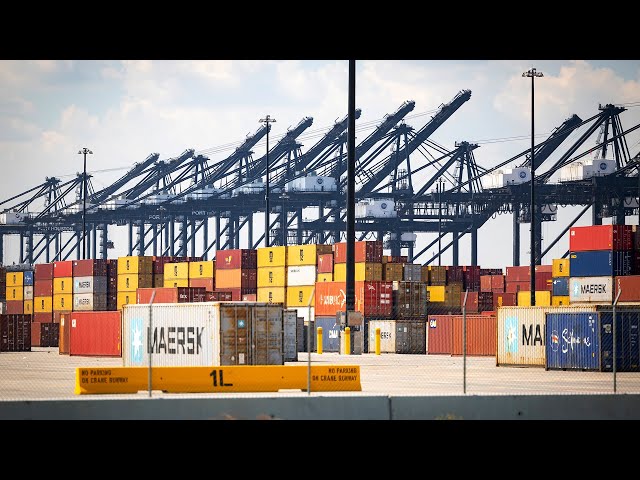 ⁣Canada’s largest port on the verge of a paralyzing strike