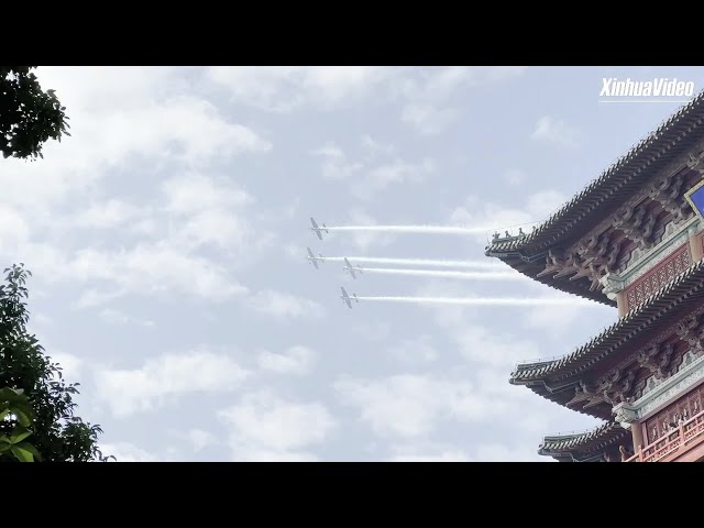 ⁣Aerial acrobatics over Tengwang Pavilion