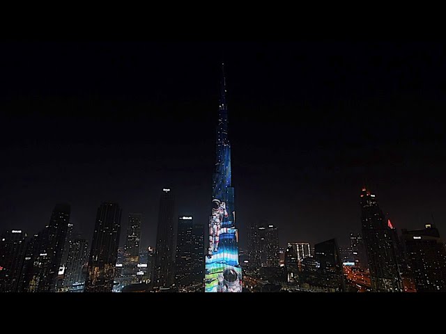 ⁣A light show at the world's tallest building, Dubai's Burj Khalifa