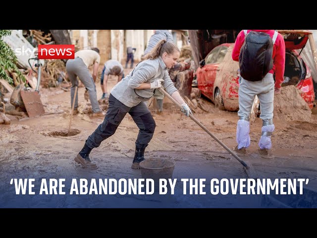 ⁣Spain floods: Volunteers help rescue attempts as government announce largest peacetime mobilisation