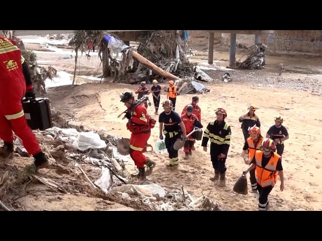 ⁣Spain mobilizes troops, volunteers in response to devastating floods