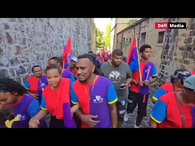 ⁣Meeting de l’Alliance du Changement à Port-Louis : ambiance sur fond de vuvuzelas