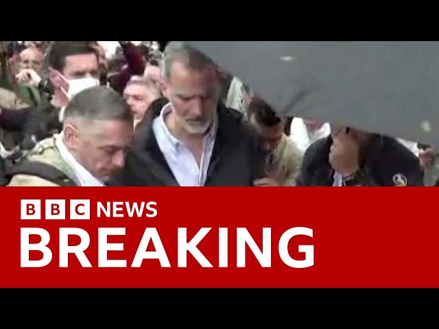 ⁣Angry crowds confront Spanish king in flood-hit Valencia | BBC News