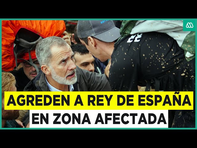 ⁣"A ti no te falta nada": Lanzan barro a rey de España en lugar afectado por temporal