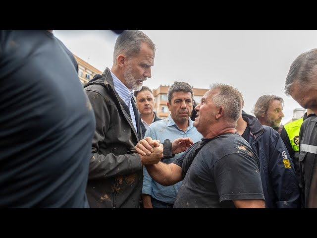 ⁣Flood survivors pelt Spain's king with mud during visit to flood-devastated region of Valencia