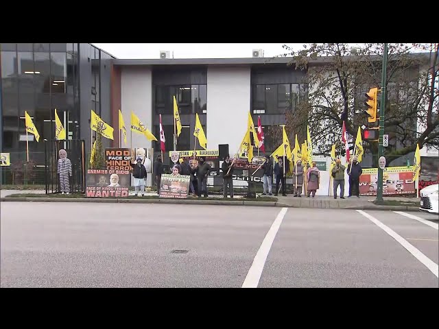 ⁣Vocal protest outside Ross Street Gurdwara as Indian diplomats hold consular camp