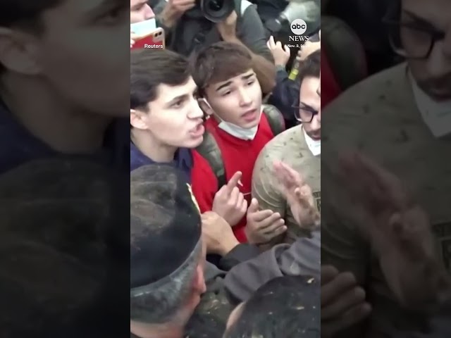 ⁣Protesters throw mud at Spain’s King Felipe during visit to flood-hit area