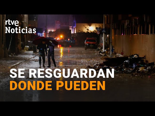 ⁣DANA: MUCHOS AFECTADOS DEBERÁN PASAR la NOCHE en CASAS de FAMILIARES | RTVE Noticias