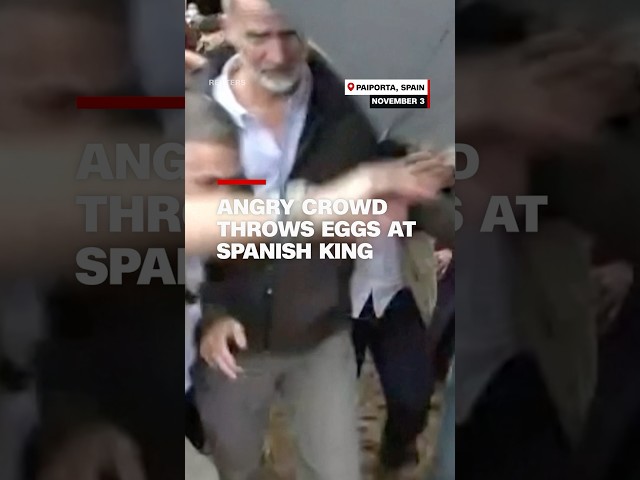 ⁣Angry crowd throws eggs at Spanish king