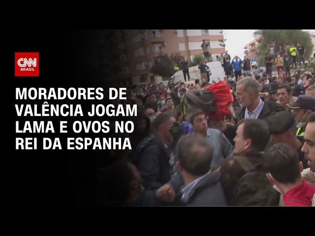 ⁣Moradores de Valência jogam lama e ovos no rei da Espanha | AGORA CNN