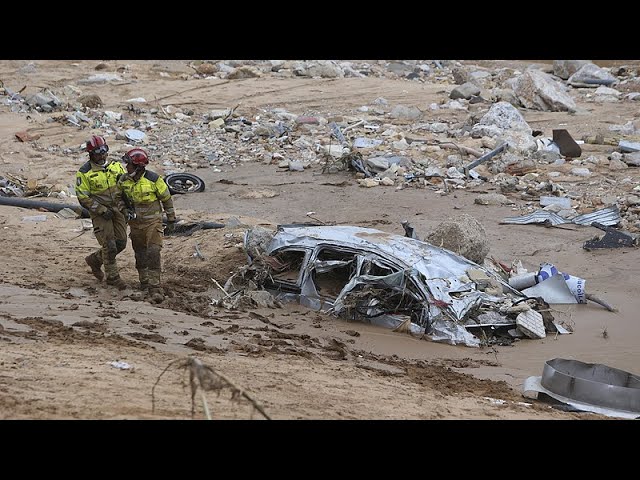 ⁣Inondations en Espagne : au moins 216 personnes tuées et le bilan continue de s'alourdir