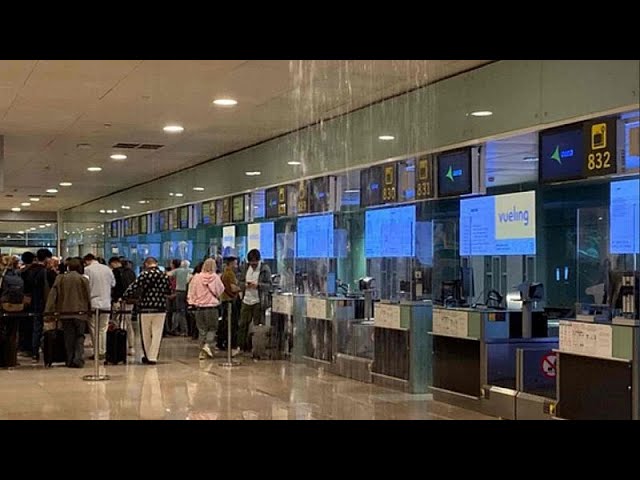 ⁣"No viajar salvo en caso de estricta necesidad": Caos en el aeropuerto de Barcelona con la