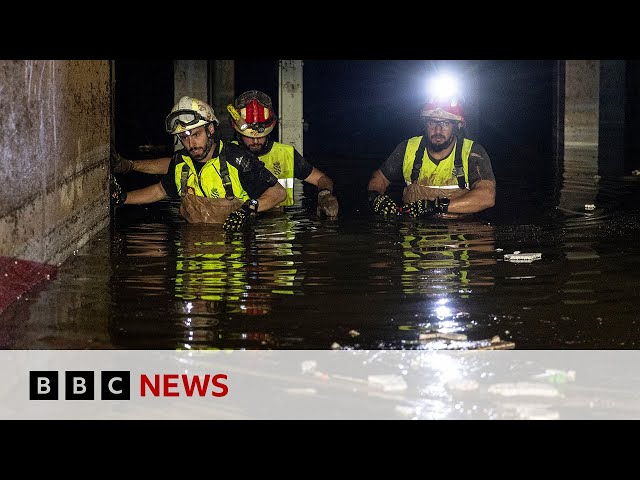 ⁣Torrential rains hit Spain as troops search for more flood victims in Valencia | BBC News