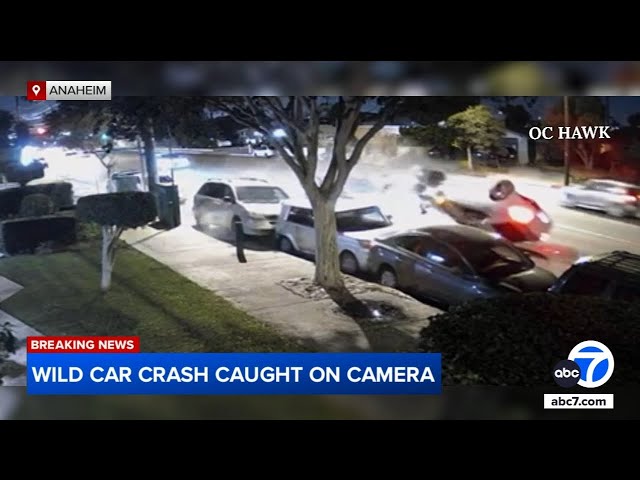 ⁣Driver crashes into parked cars in Anaheim, video shows