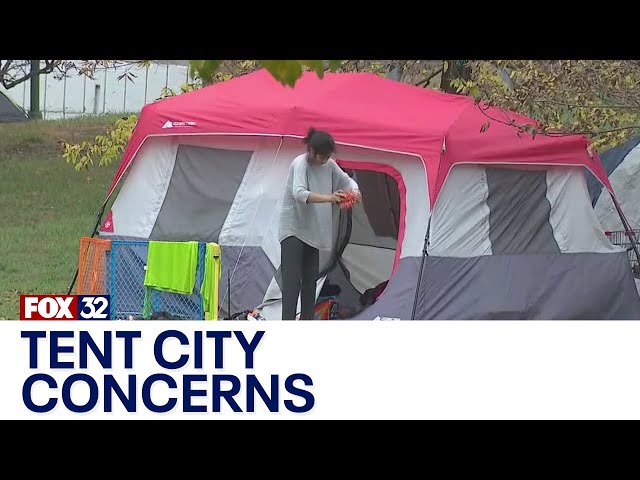 ⁣Tent communities growing along Chicago's lakefront