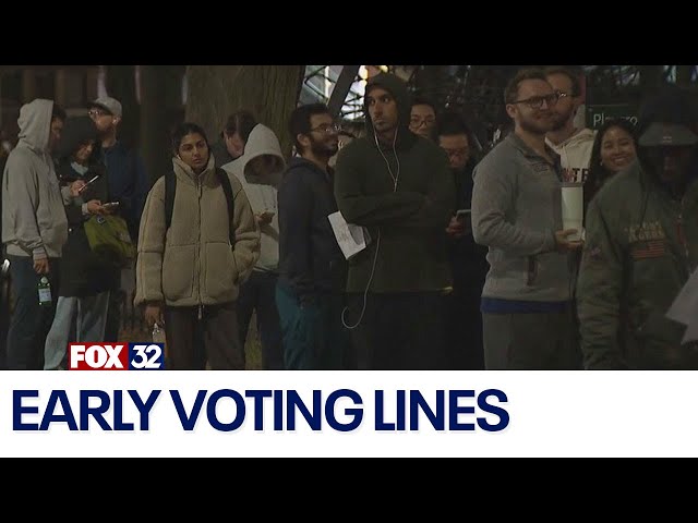 ⁣Early voters wait in long lines in Chicago before Election Day