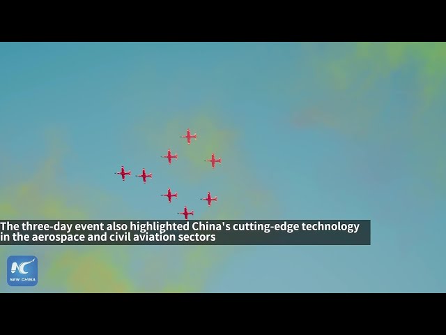 ⁣Thrilling aerobatic display in Nanchang Air Show