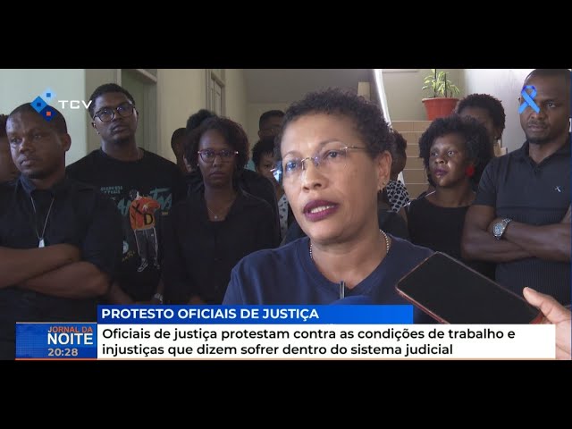 ⁣Oficiais de justiça protestam contra as condições de trabalho e injustiças que dizem sofrer