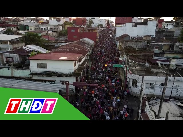 ⁣Hàng ngàn người di cư đổ về biên giới Mexico - Mỹ | THDT