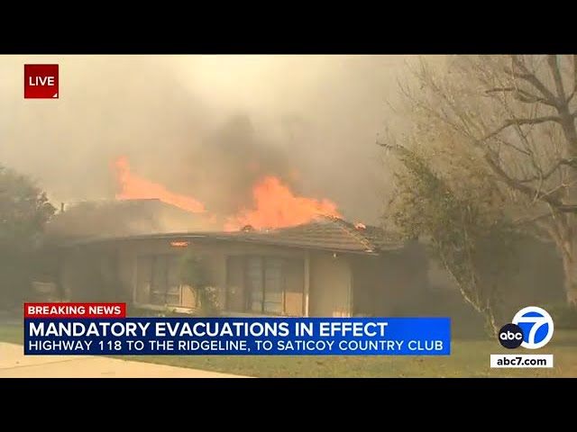 ⁣Camarillo homes burn as winds push flames roof to roof