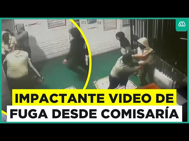 ⁣Así fue la impactante fuga de una banda desde comisaría