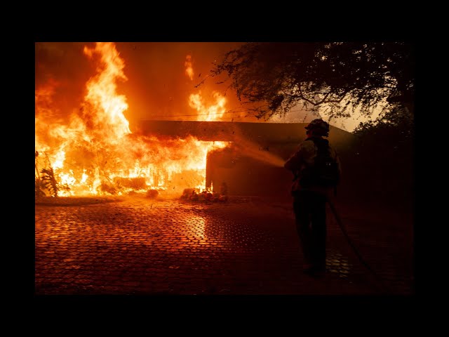 ⁣Camarillo homeowners help put out flames in Mountain Fire