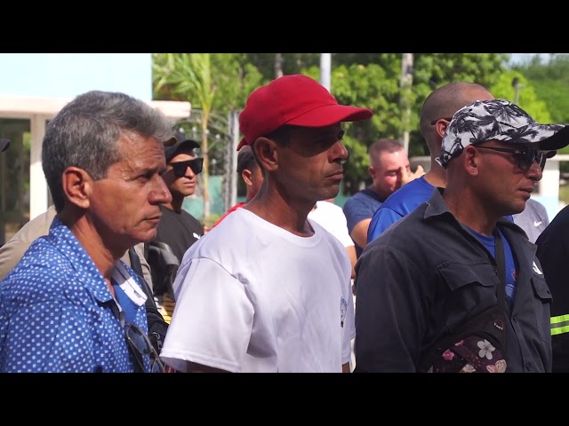 ⁣Partió brigada de eléctricos de #LasTunas para apoyar recuperación en La Habana