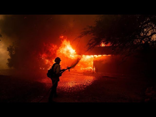 ⁣Incendie : des milliers de personnes menacées par le "Mountain Fire" près de Los Angeles