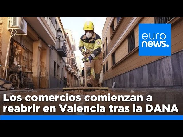 ⁣Los comercios comienzan a reabrir en Valencia tras la DANA que mató al menos a 219 personas