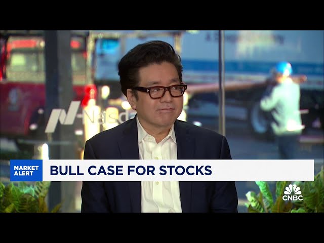 ⁣Small caps could outperform by more than 100% in the next few years, says Fundstrat's Tom Lee