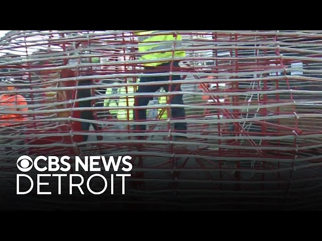 ⁣Salvation Army installing world's tallest red kettle in Detroit