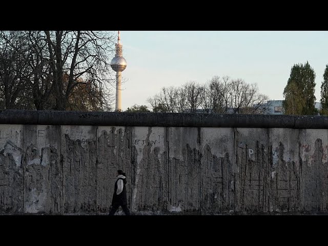 ⁣No Comment : 35 ans après la chute du mur, Berlin rend hommage à la liberté