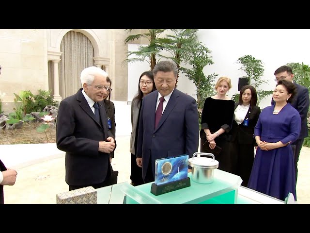 ⁣Xi Jinping presents gifts containing lunar soil to Italian President Sergio Mattarella