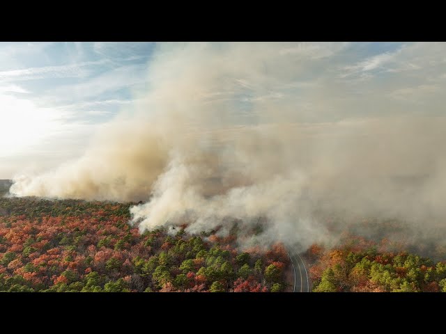 ⁣New Jersey brush fires send plumes of smoke into air, shut down roads