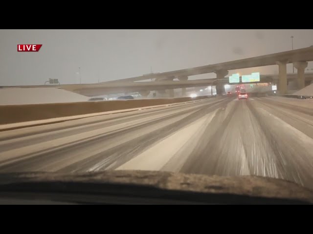 ⁣Snow starting to stick on I-25 as snow continues Friday evening