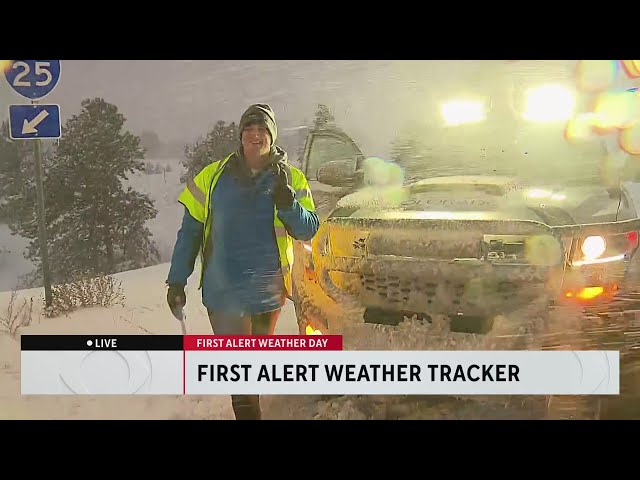 ⁣Snowplows struggle to keep up as heavy snow falls on Interstate 25