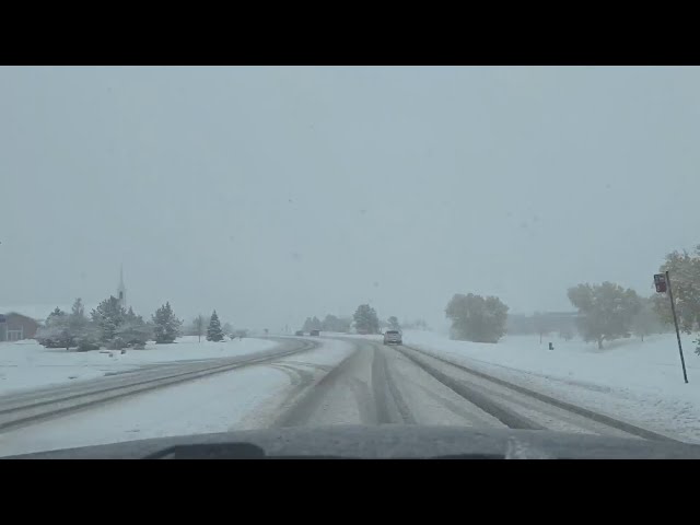 ⁣Aurora tire shop gets busy as conditions get snowy in Colorado