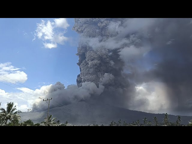 ⁣Indonesia's Mount Lewotobi Laki Laki erupts for second time in a week