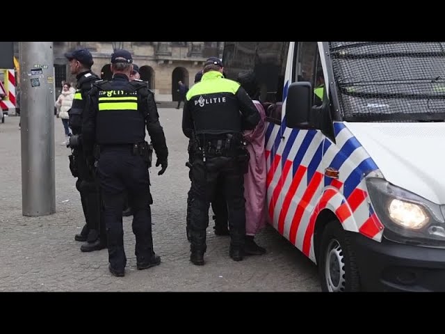 ⁣Police detain dozens in Amsterdam after demonstrations banned