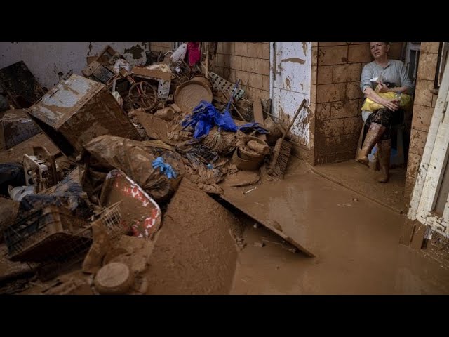 ⁣Rubbish build up after Spanish floods leads to health issues as search for missing people continues