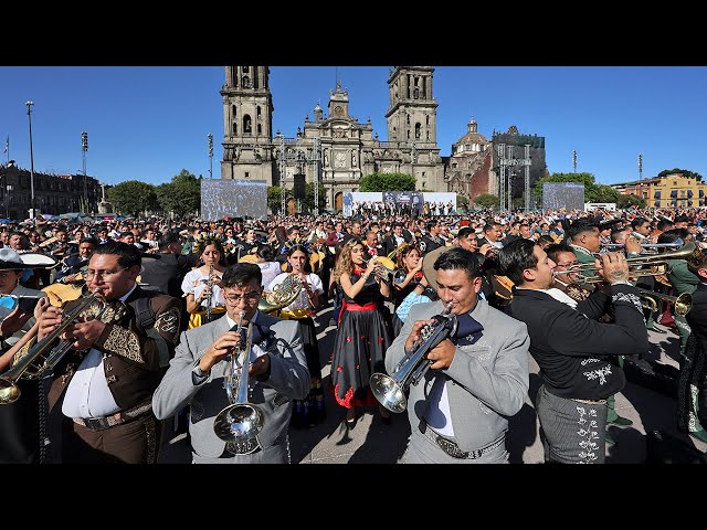 ⁣More than 1,000 mariachis attempt to break world record for largest gathering in Mexico City