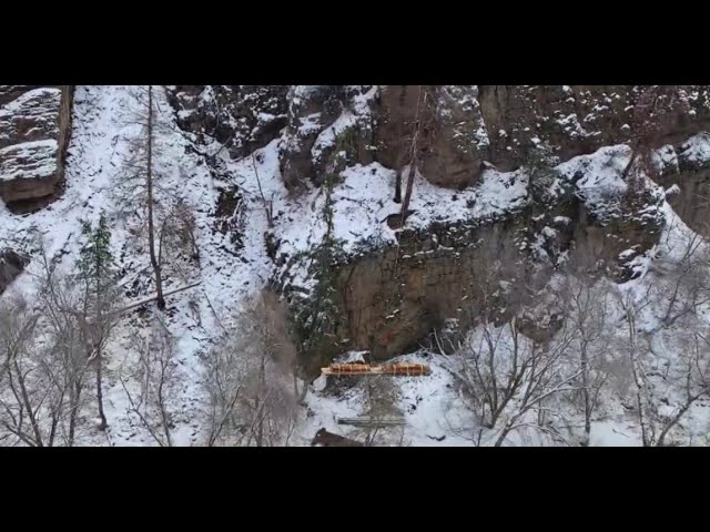 ⁣Colorado crews begin replacing mudslide-damaged Hanging Lake bridges