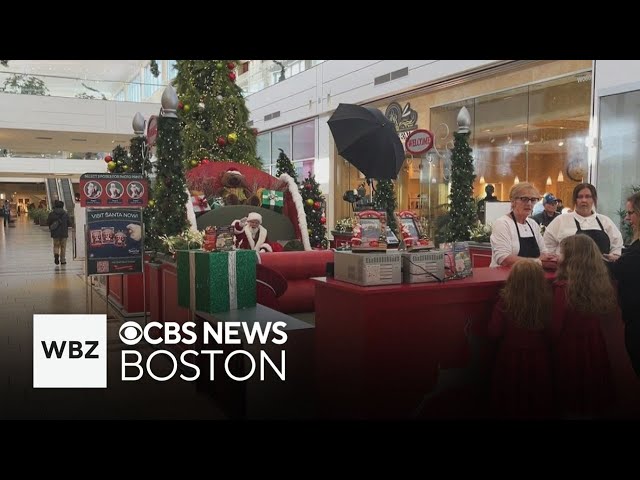 ⁣Retailers hope to entice shoppers earlier with later Thanksgiving